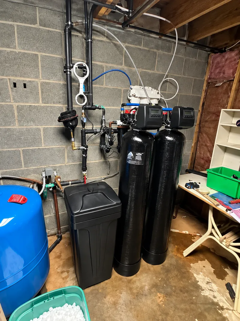 Dual-tank well water system with pressure tank