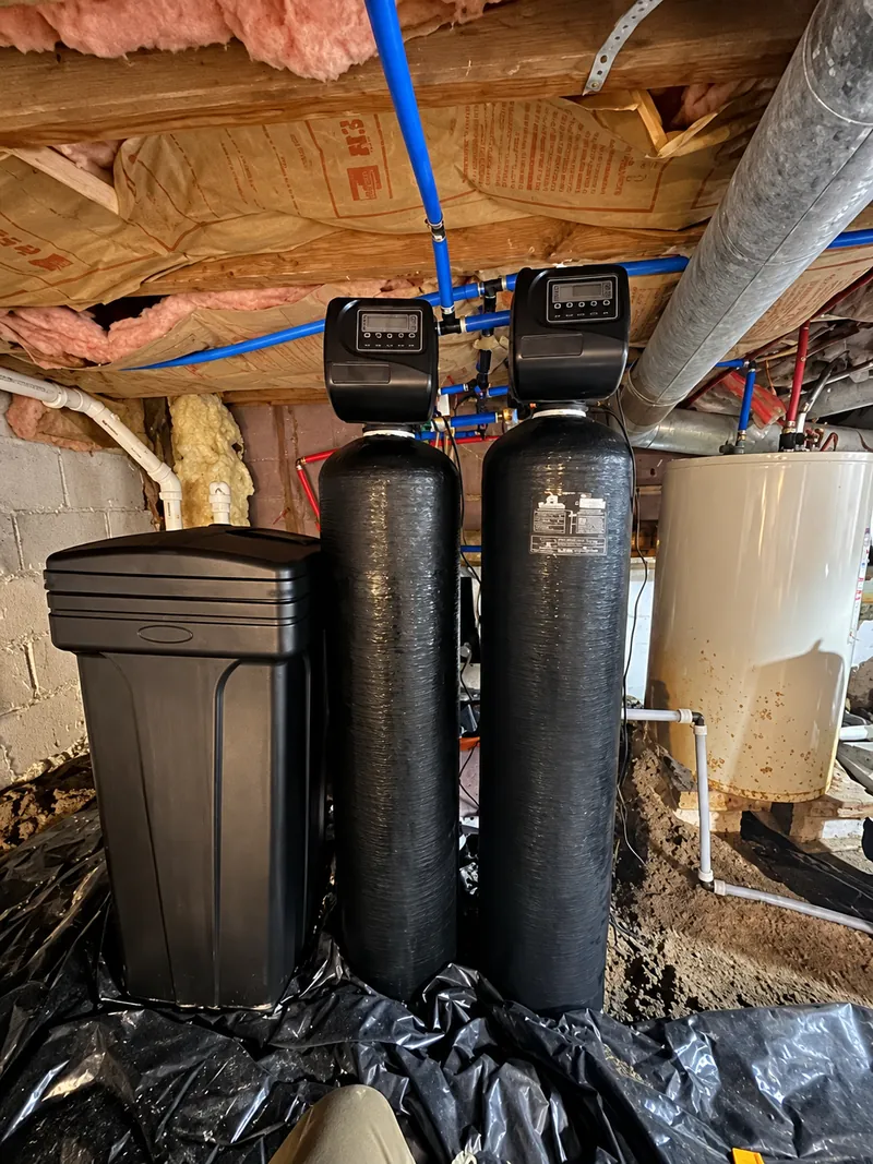 Dual-tank well system installed in a crawl space